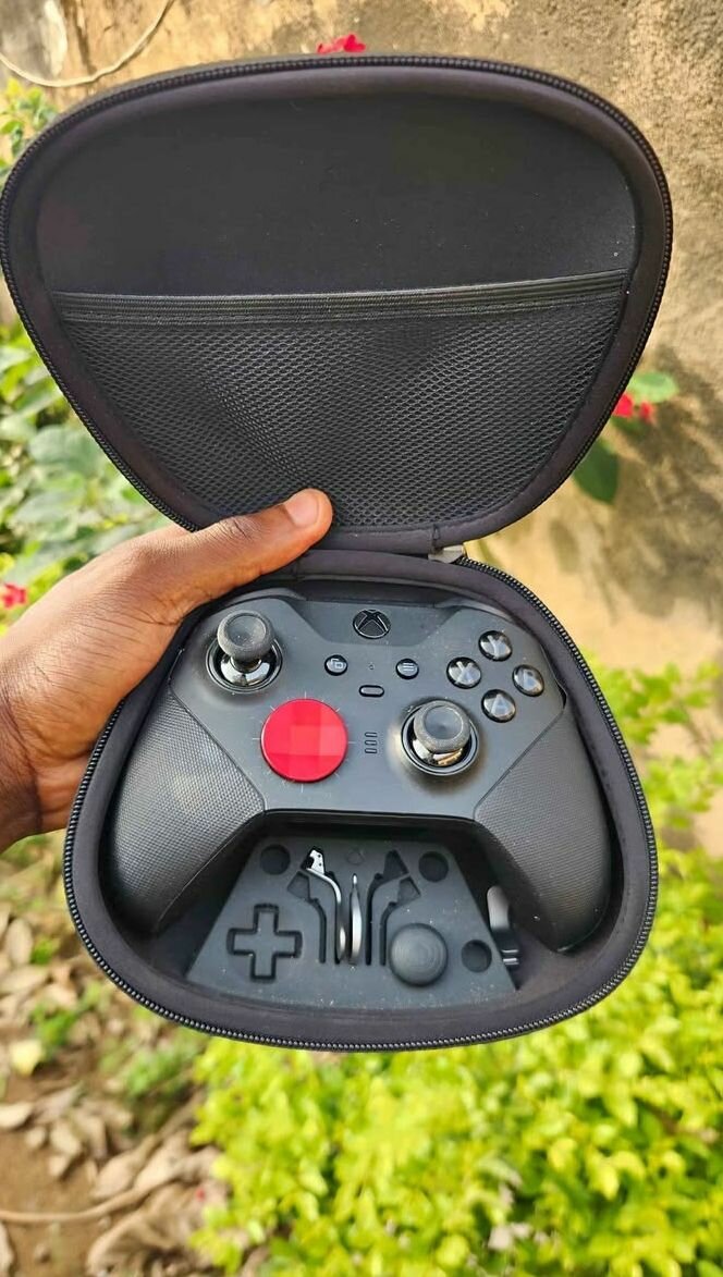 Manette de jeu vidéo avec étui de protection