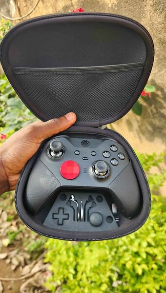 Manette de jeu vidéo avec étui de protection