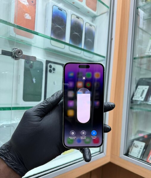 14 Pro Max 128Go Écrans change