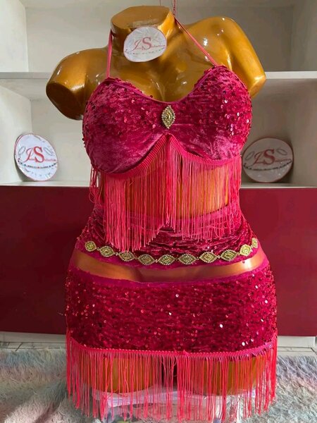 Robe de danse pailletée