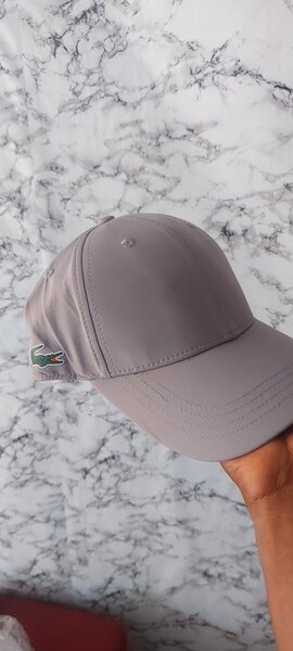 Casquette grise élégante