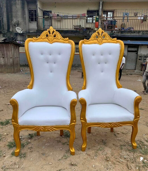 Fauteuils élégants en bois doré