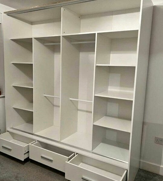 Armoire multifonction blanche