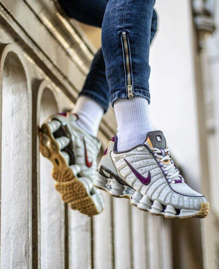 Baskets révolutionnaires Nike