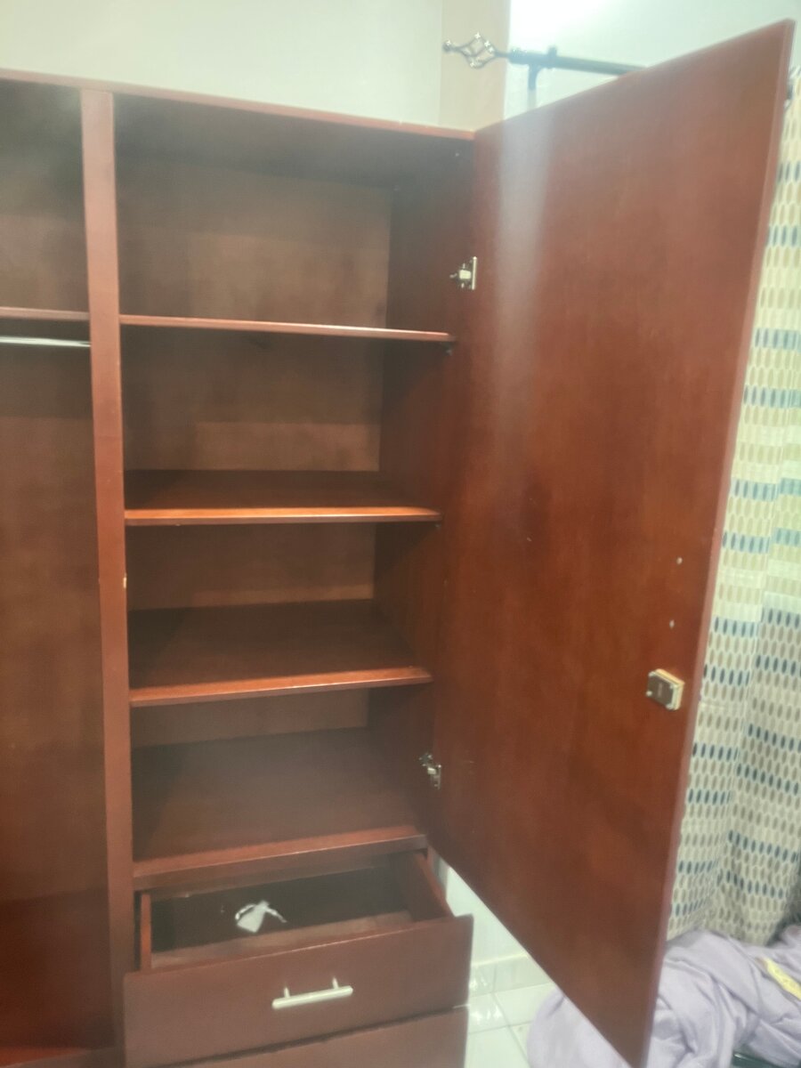 Armoire en bois moderne