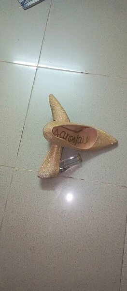 Escarpins dorés élégants