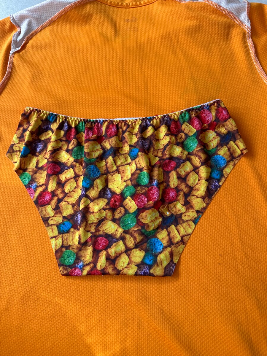 Culotte en dentelle colorée