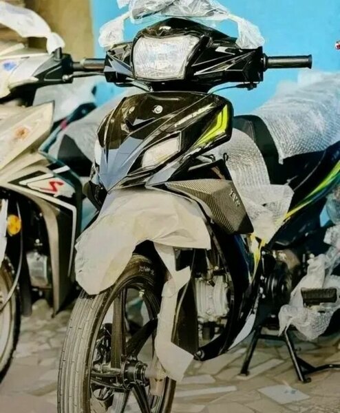 Scooter Yamaha noir et vert