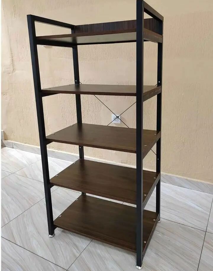 Étagère moderne en métal