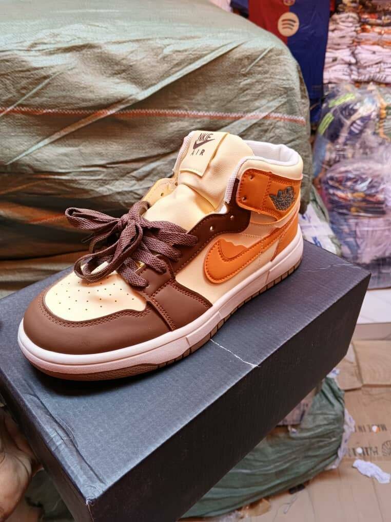 Sneakers montantes tendances marron