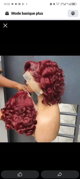 Perruque bouclée élégante