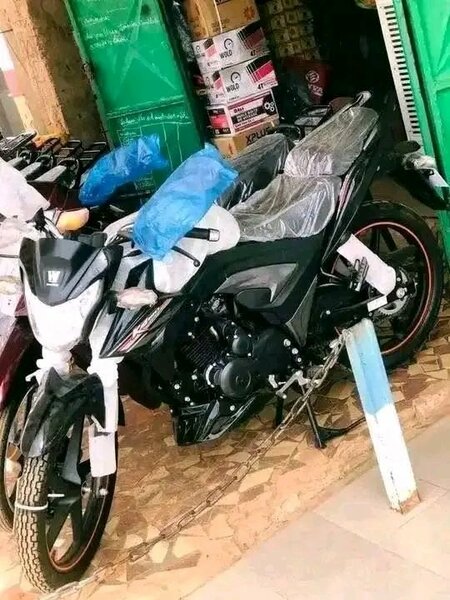 Moto urbaine sportive 150cc