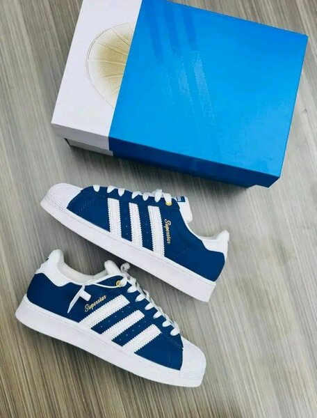 Baskets bleu classiques sport