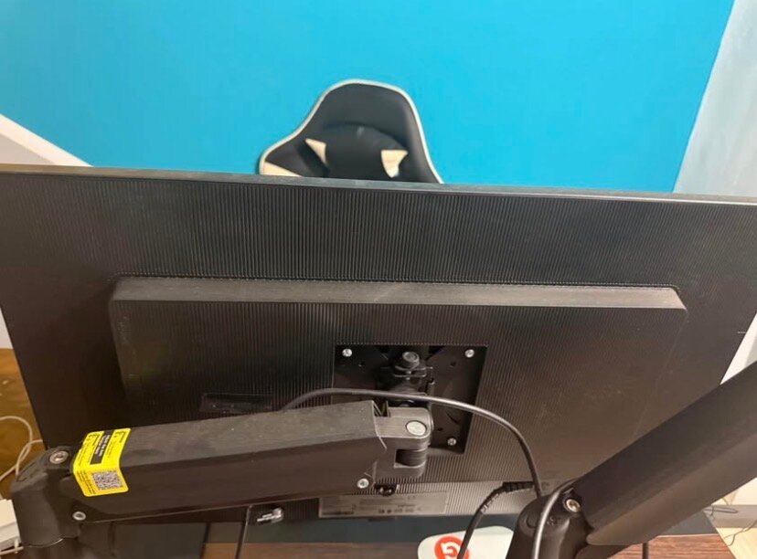 Écran LED 27 pouces Full HD