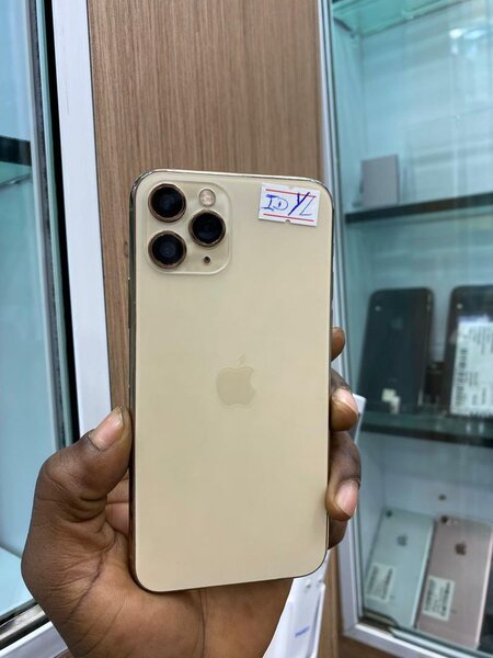 iPhone Pro Max doré