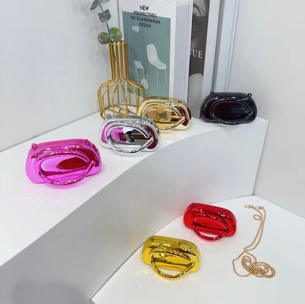 Sac à main métallique chic