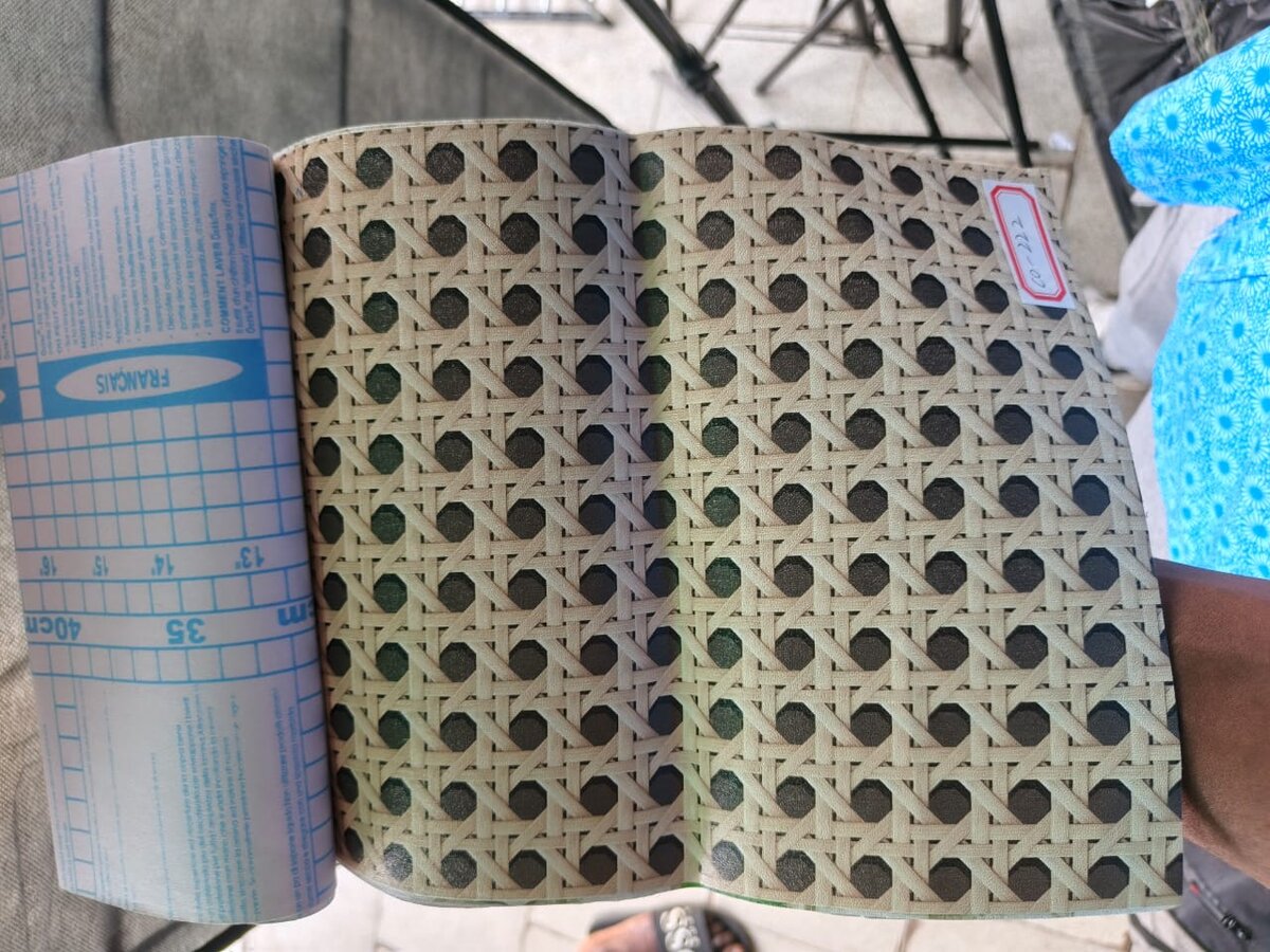 Papier adhésif décoratif