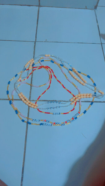 Collier en perles colorées