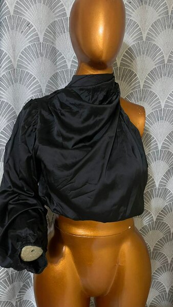 Blouse asymétrique noire