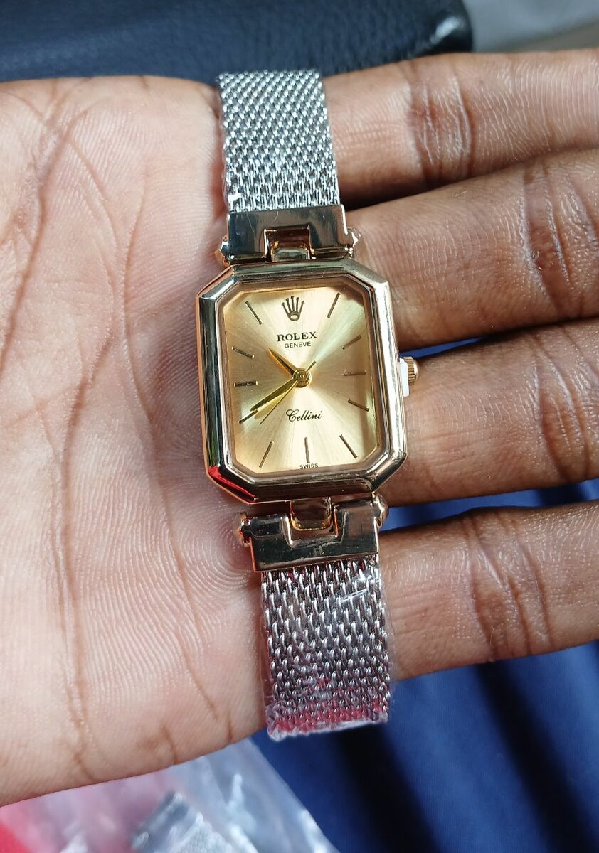 Montre élégante femme