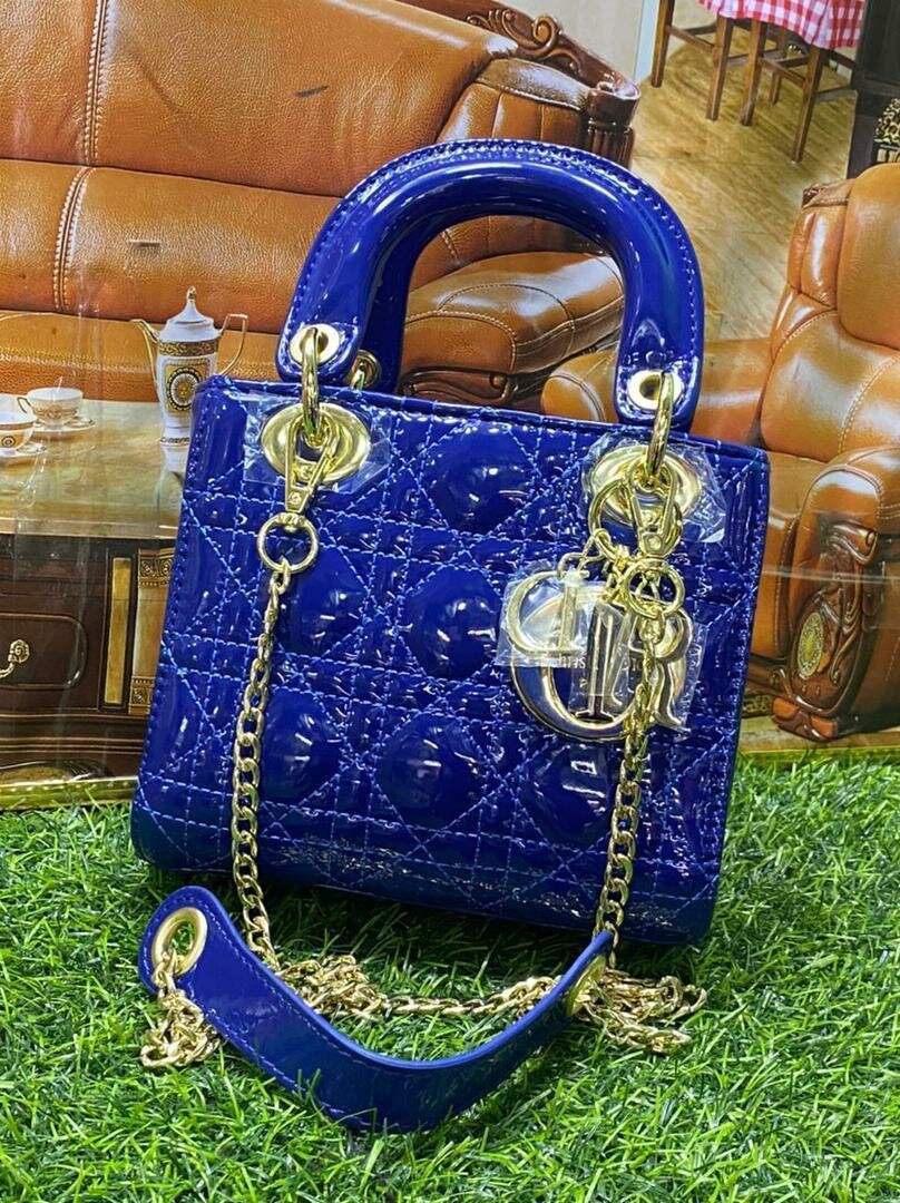 Sac à main en cuir verni