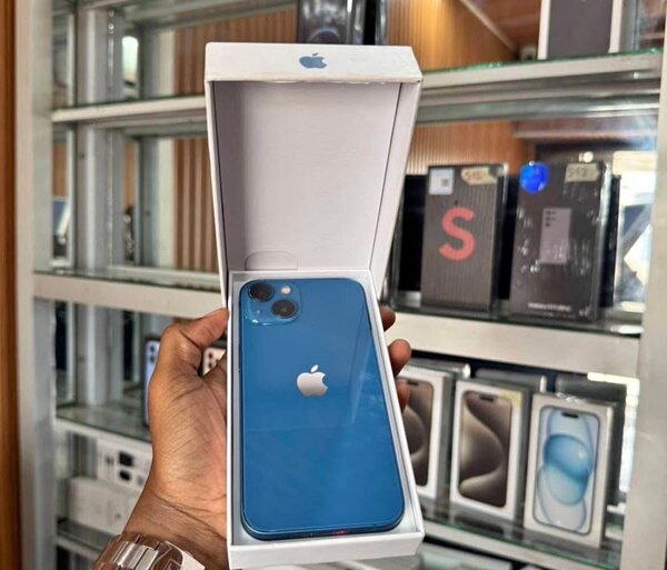 iPhone 13 Bleu Neuf Débloqué