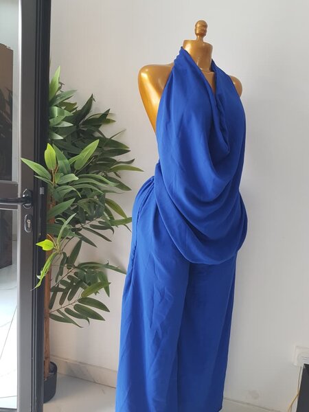 Combinaison bleue élégante