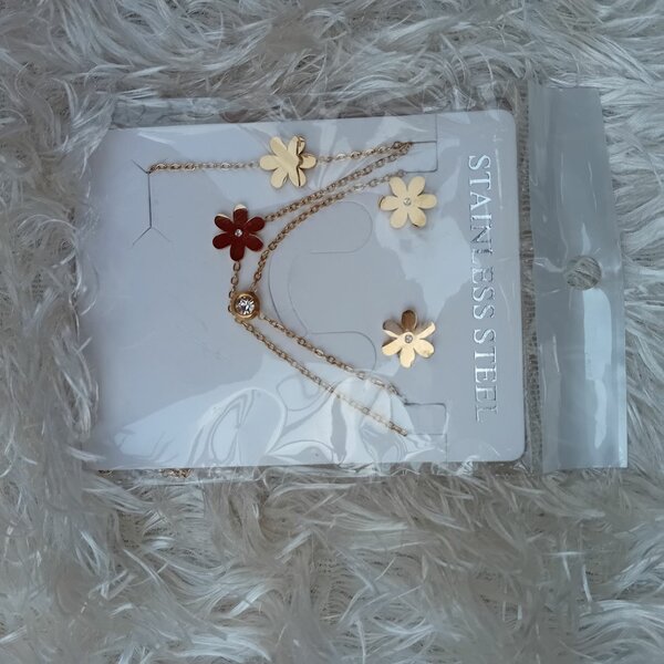 Collier en acier inoxydable avec fleurs