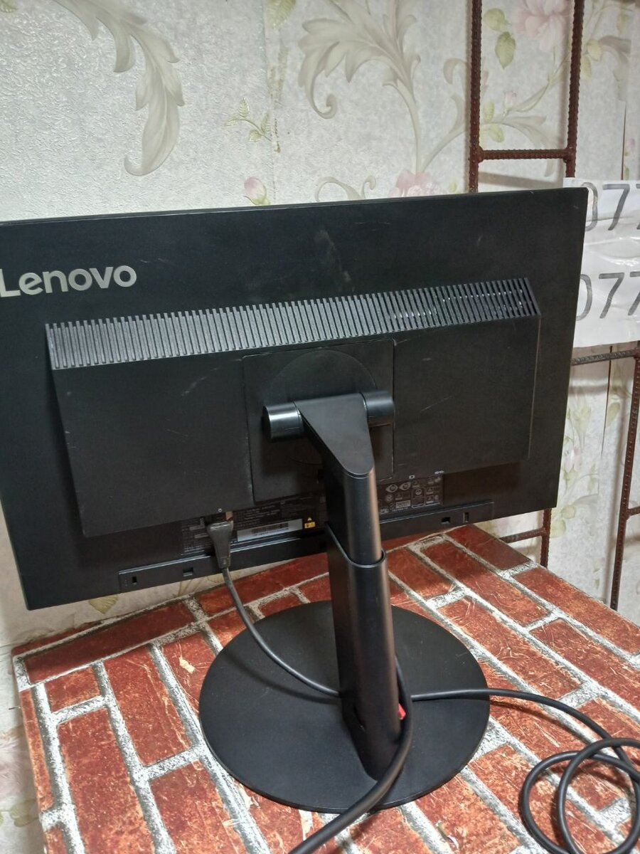 ECRAN LENOVO 22 POUCES