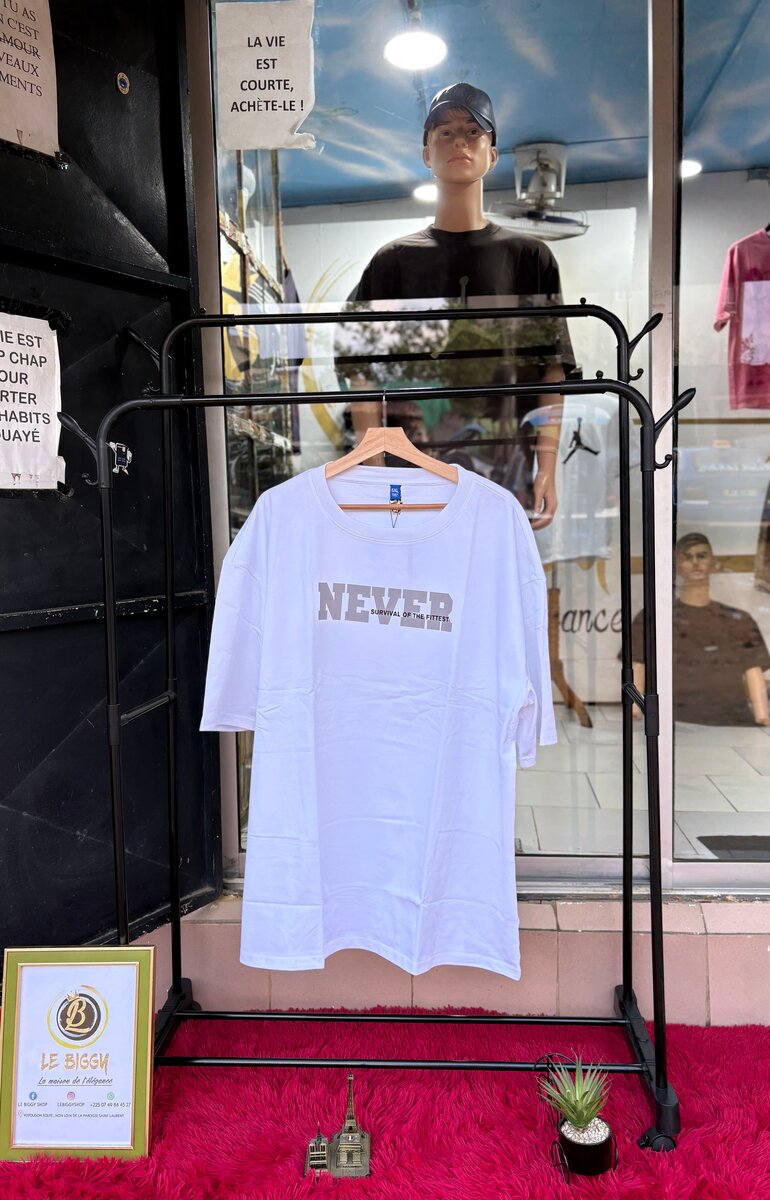 T-shirt blanc "NEVER"