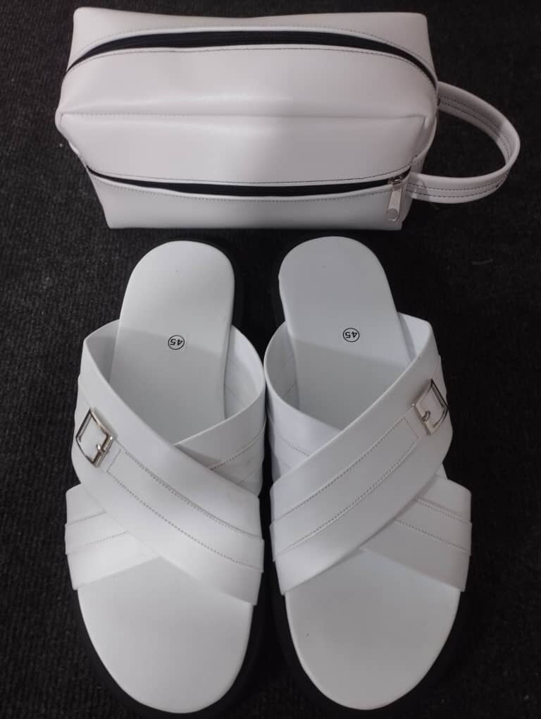 Ensemble tongs homme élégant