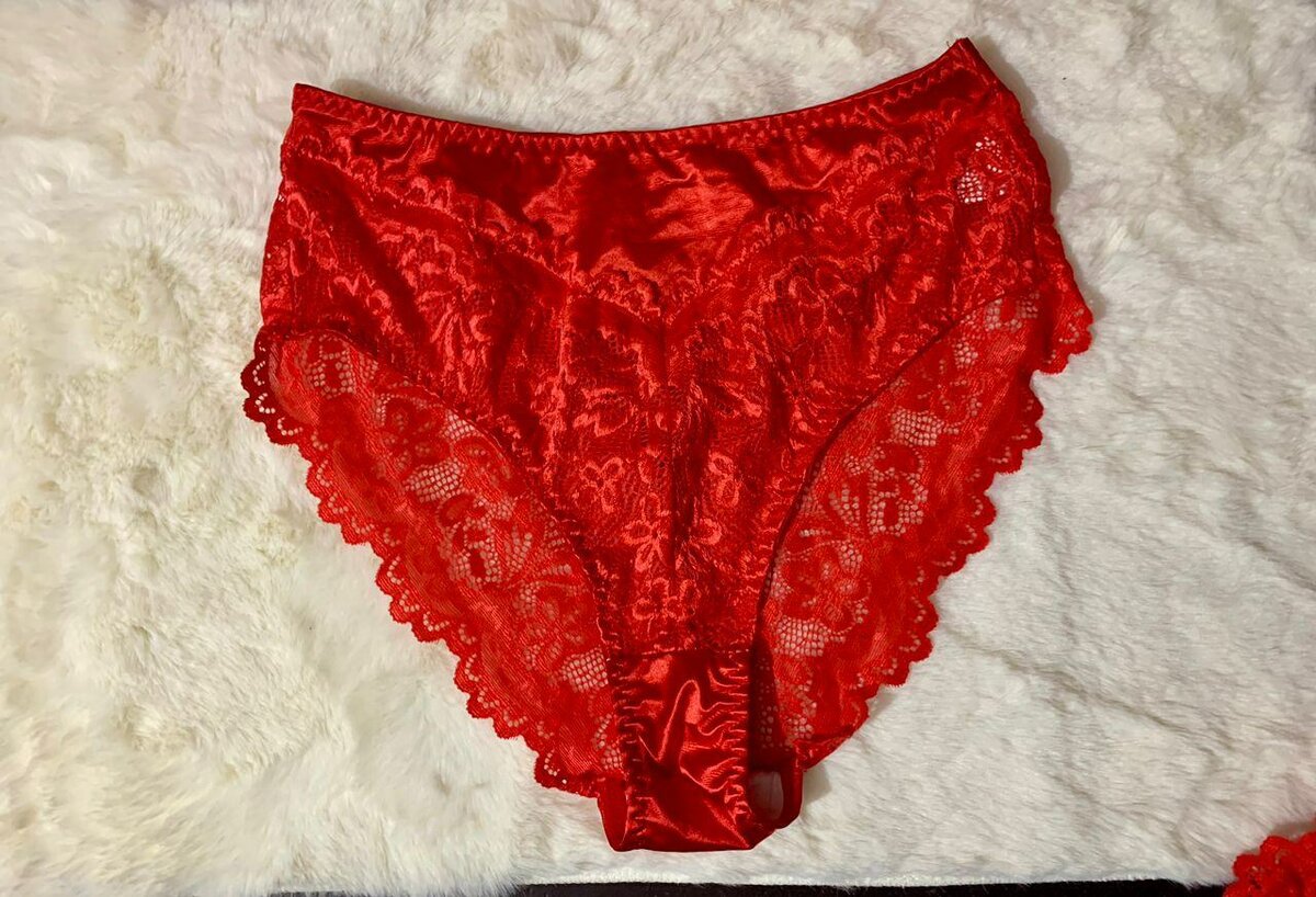 Ensemble lingerie rouge en dentelle