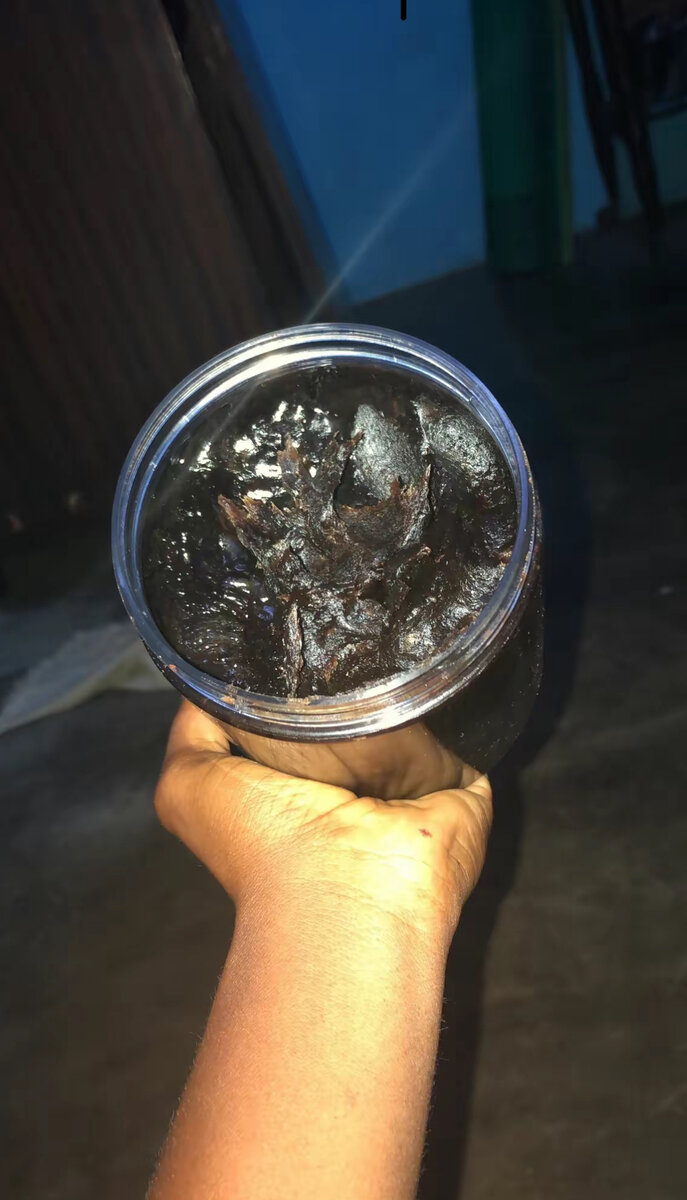 Savon noir exfoliant naturel