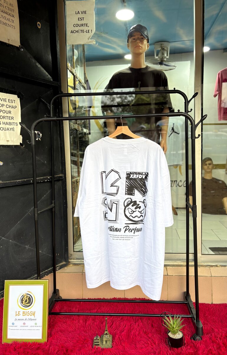 T-shirt graphique blanc élégant