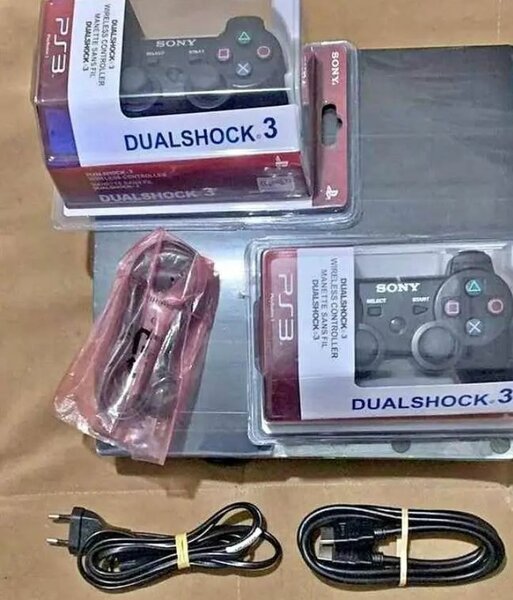 Console PS3 avec Manettes DualShock 3