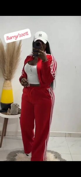 Ensemble de survêtement rouge élégant