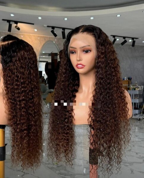 Perruque longue bouclée