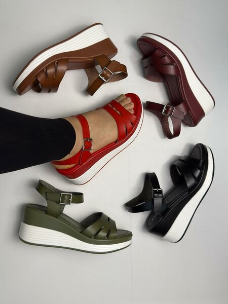 Sandales compensées élégantes