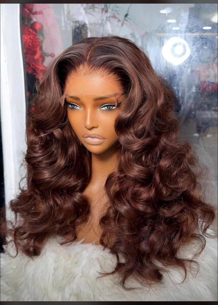 Perruque ondulée brune