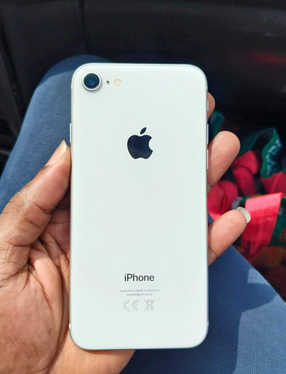 iPhone 8 blanc avec Touch ID