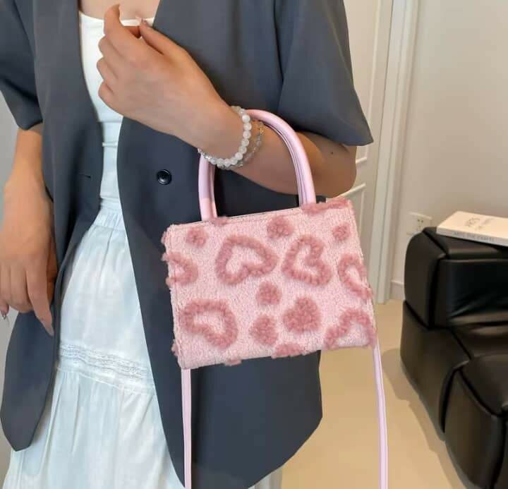 Sacs à main peluchés colorés