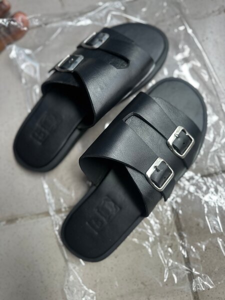 Sandales noires à boucles