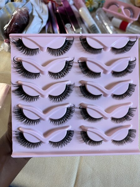 Faux cils volumineux