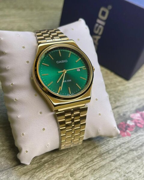 Montre Casio dorée élégante