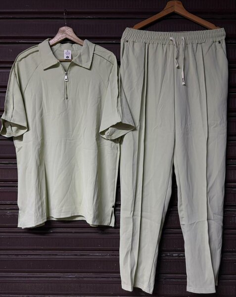 Ensemble de survêtement moderne