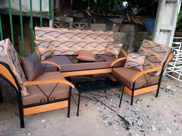 Salon moderne en tissu beige