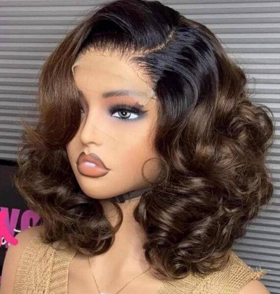 Perruque bouclée en dentelle