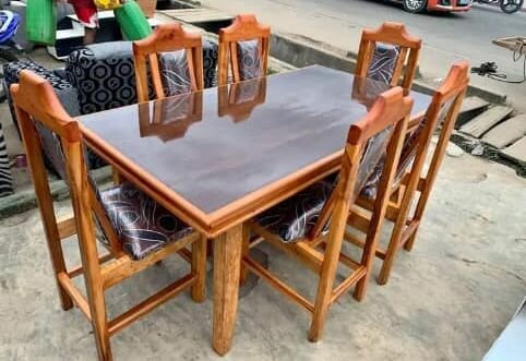 Table a manger et chaises