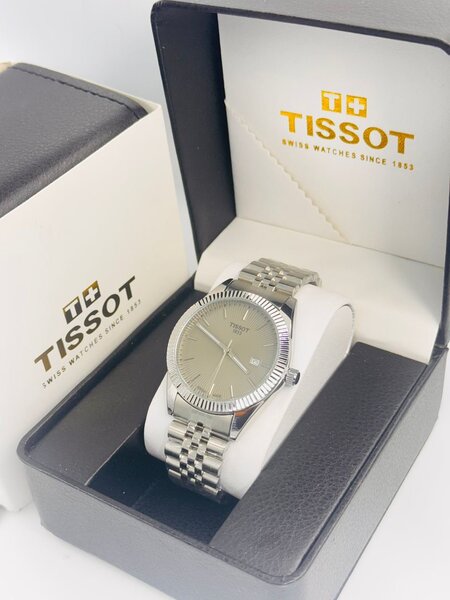 Montre Tissot en acier inoxydable