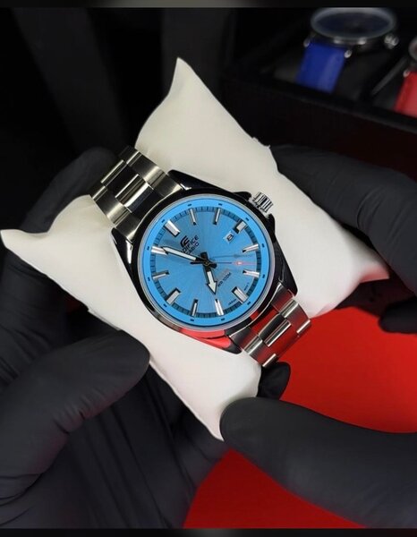 Montre Édifice en acier